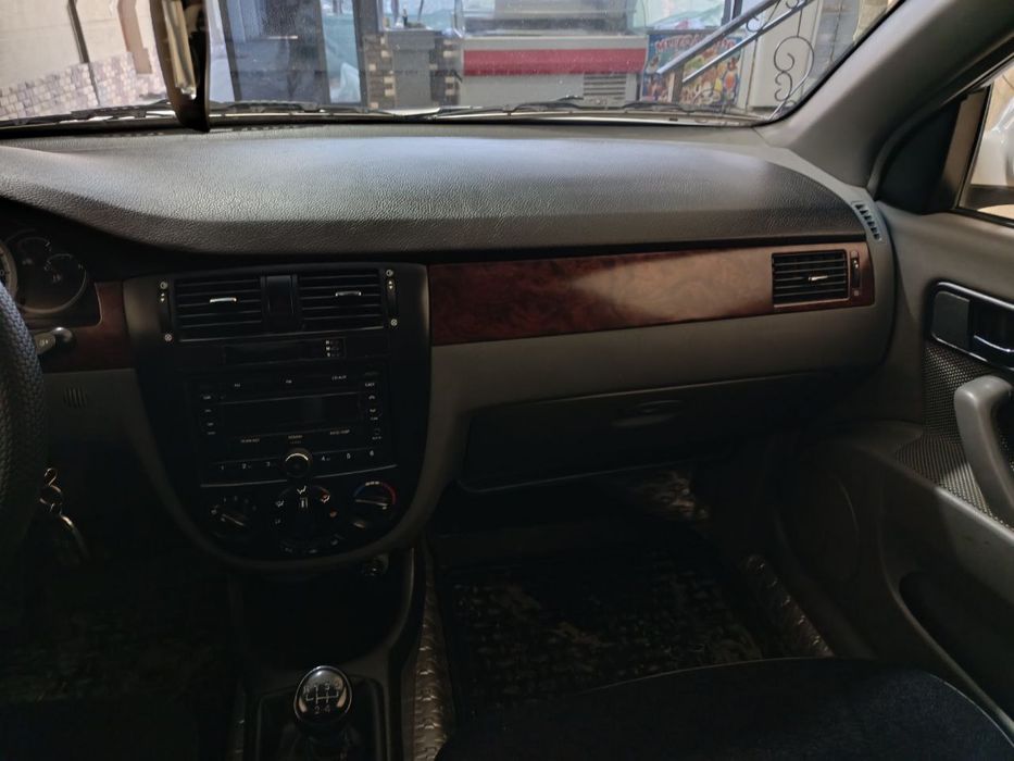Продам Lacetti 1.8  2 поз