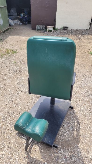 Продам педикюрное кресло зелёное б/у