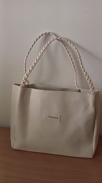 Бежова кожена чанта