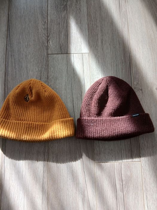 2бр=15 ЕUR Зимна шапка Volcom