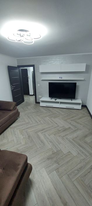 Oferim spre închiriere un apartament spațios și select cu 3 camere