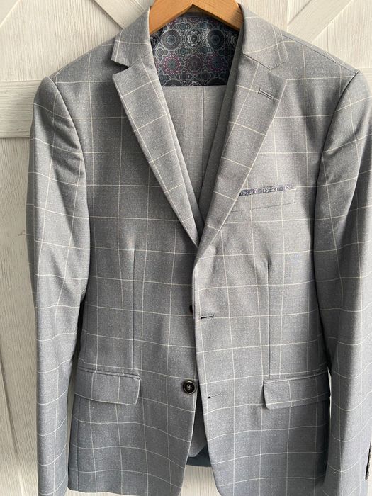 Продаю Костюм Тройка