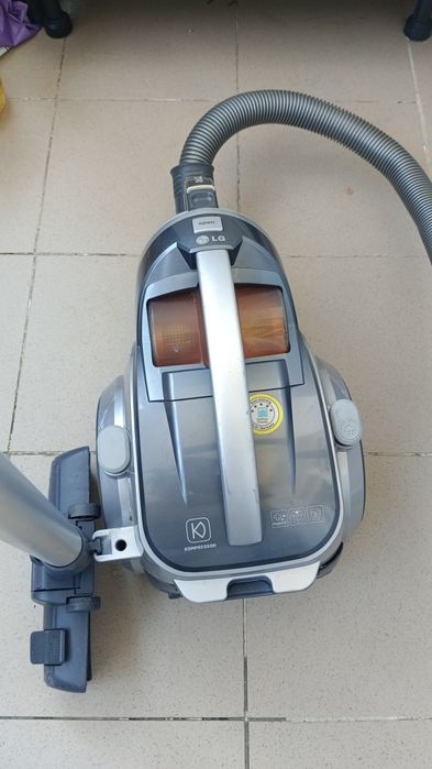 Пылесос LG Kompressor 2000w