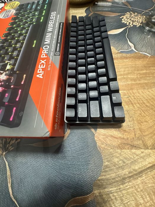 Геймарска клавиатура Apex Pro Mini Wireless