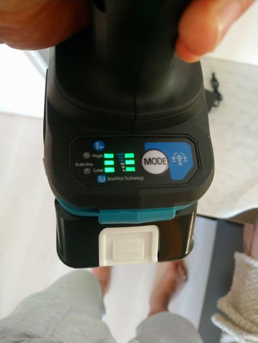 Акумулаторен гайковерт ударен