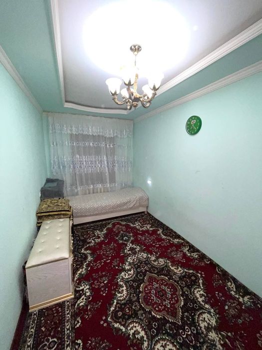 Продаётся 4х комнатная  на 2 этаже 100 м2 ориентир 6 мкр 70 остановка