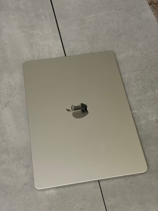 Macbook air M3 13.6 8/256