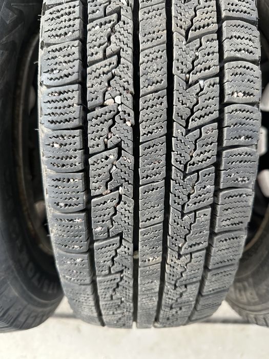 Продам зимнюю резину.