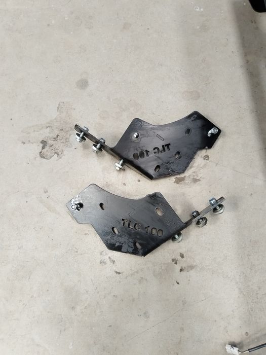Vând bara metalica  piese Toyota Land Cruiser 100