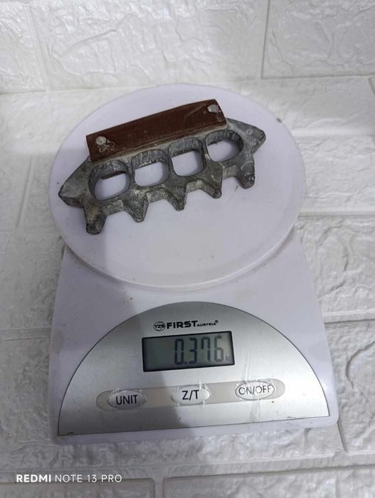 Стар плътен метален бокс