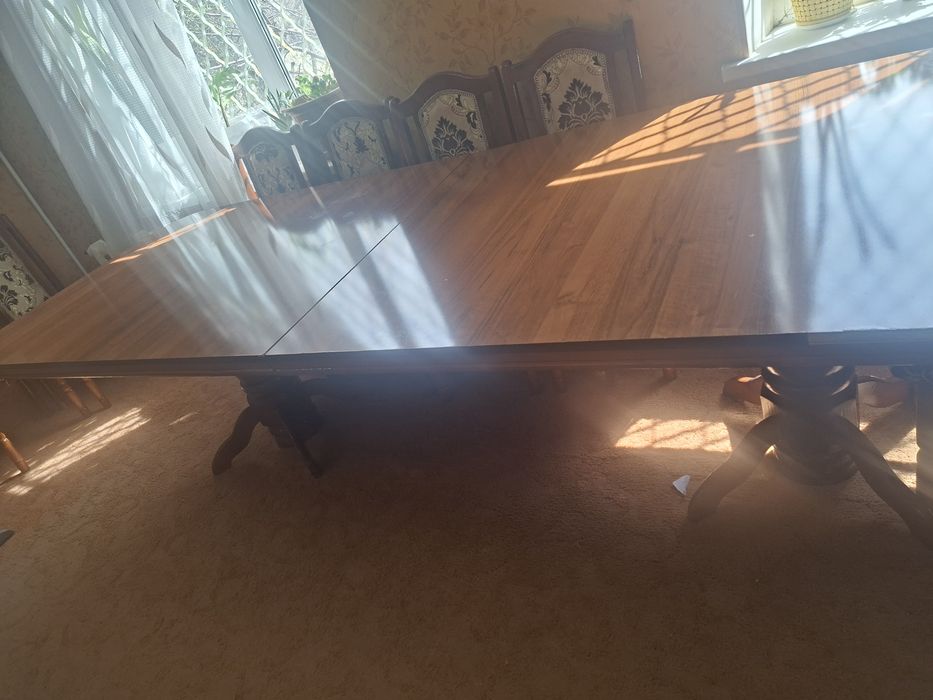 Продаётся Стол стульями