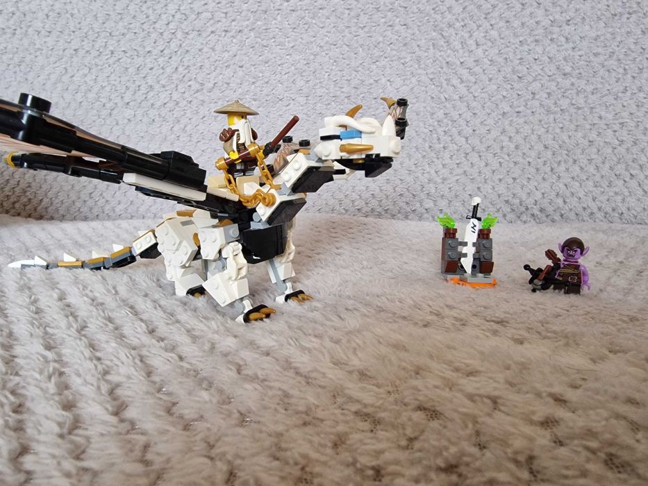 Vând LEGO Ninjago 71718 - Dragonul de luptă a lui Wu