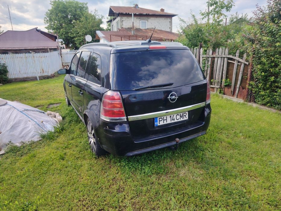 Dezmembrez Opel zafira b