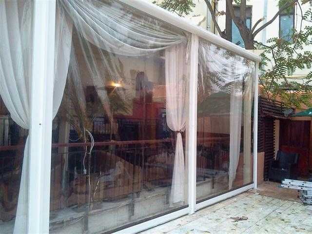 Terase inchise cu  plastic transparent