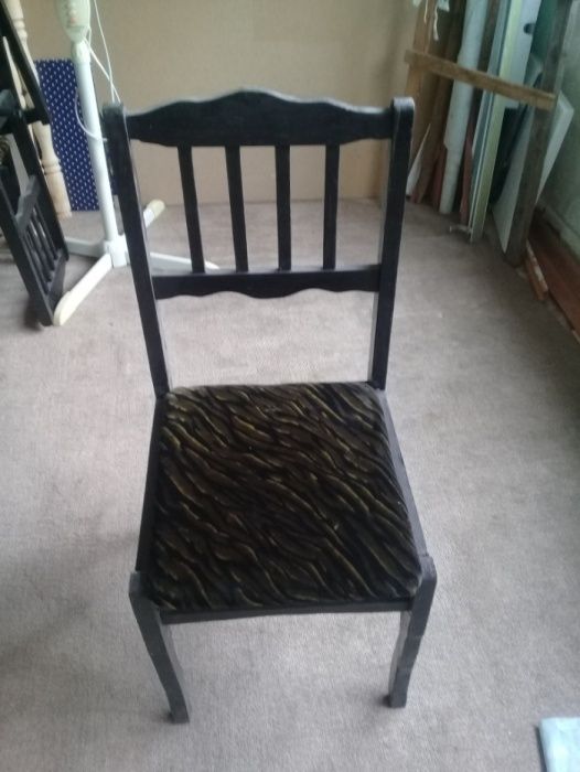 Мебель-стул изготовлено из дерева