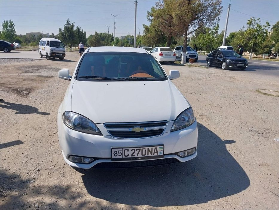 Avtomobil Jentra sotiladi