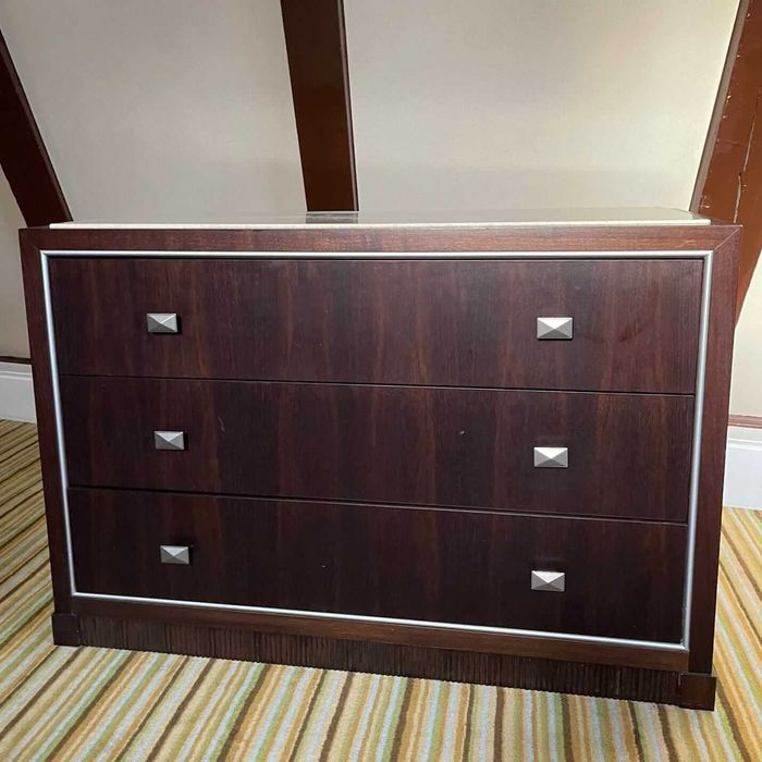 Comoda din MDF furniruit si placa din marmura