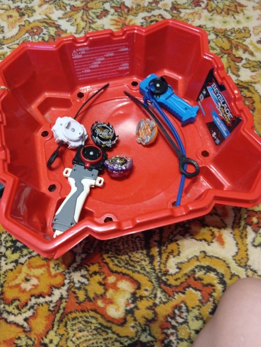 Игрушки Infinity Nado и Beyblade