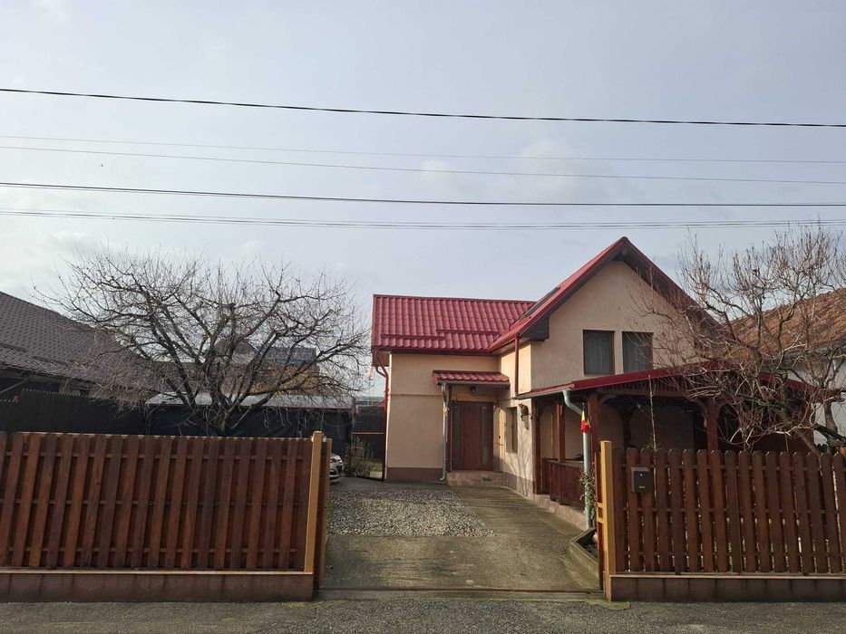 Casă de vânzare !!!