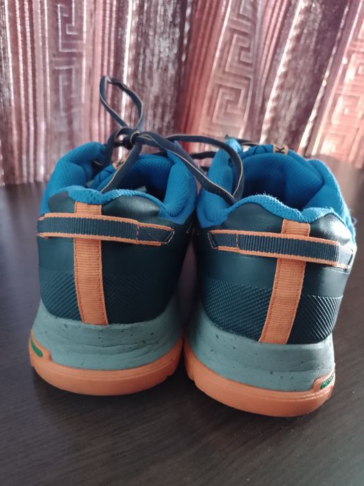 Vând adidași Karrimor