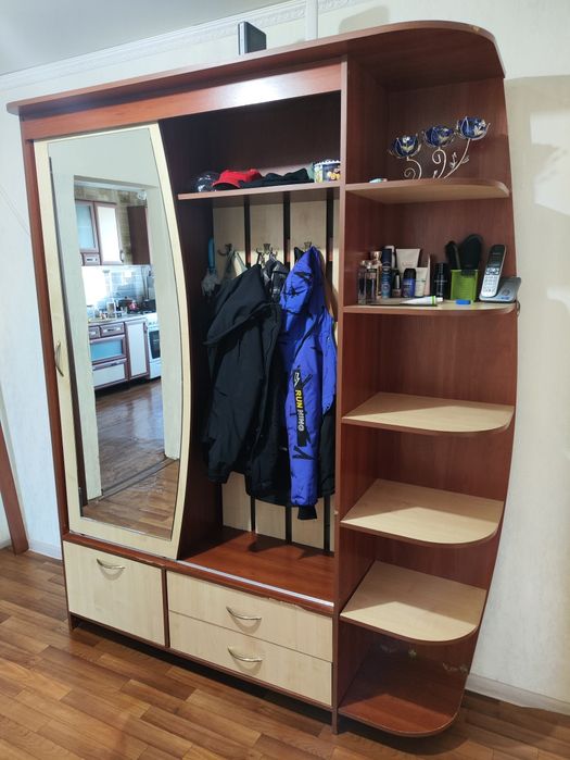 Продам шкаф в прихожую