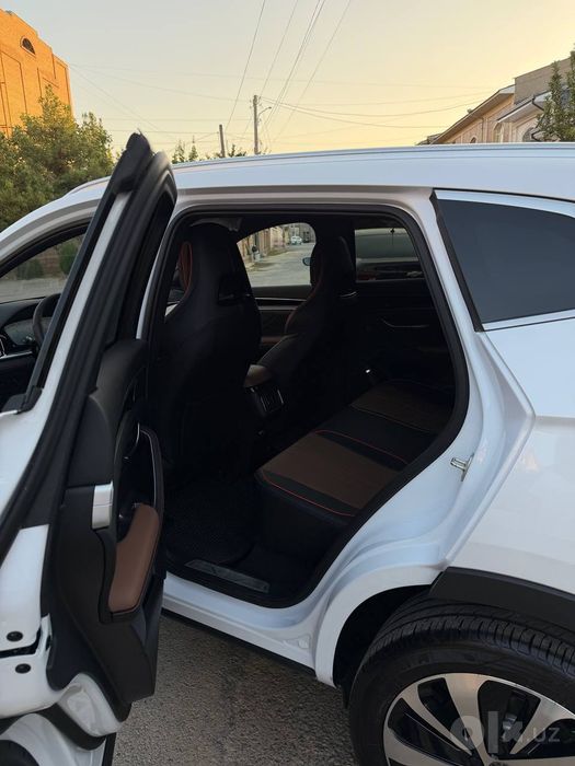 BYD 2025 yil eng fulli