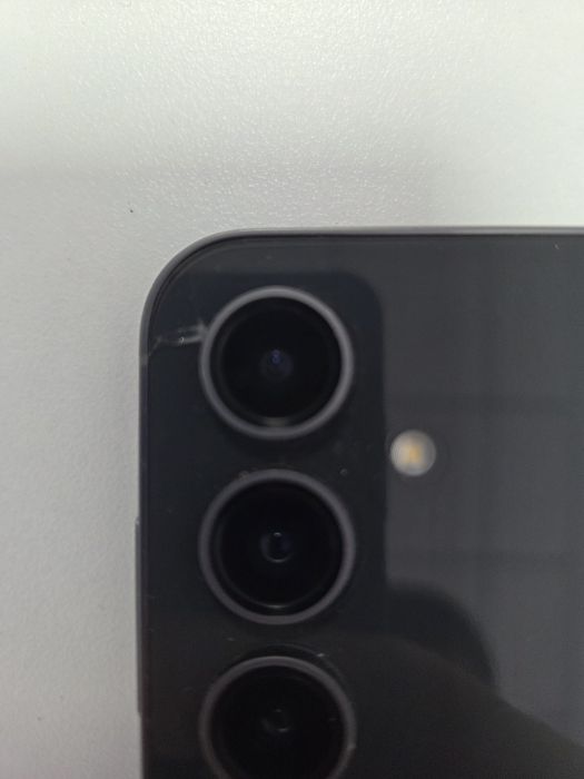 Продаю Samsung S23fe