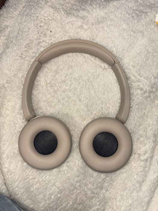 Продаю Sony WH-CH520 в бежевом цвете