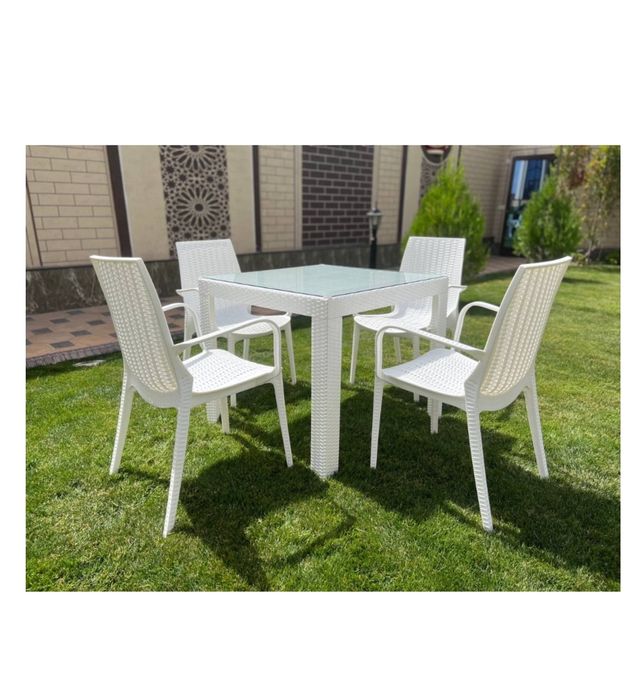 Столы стулья для кафе баров ресторанов