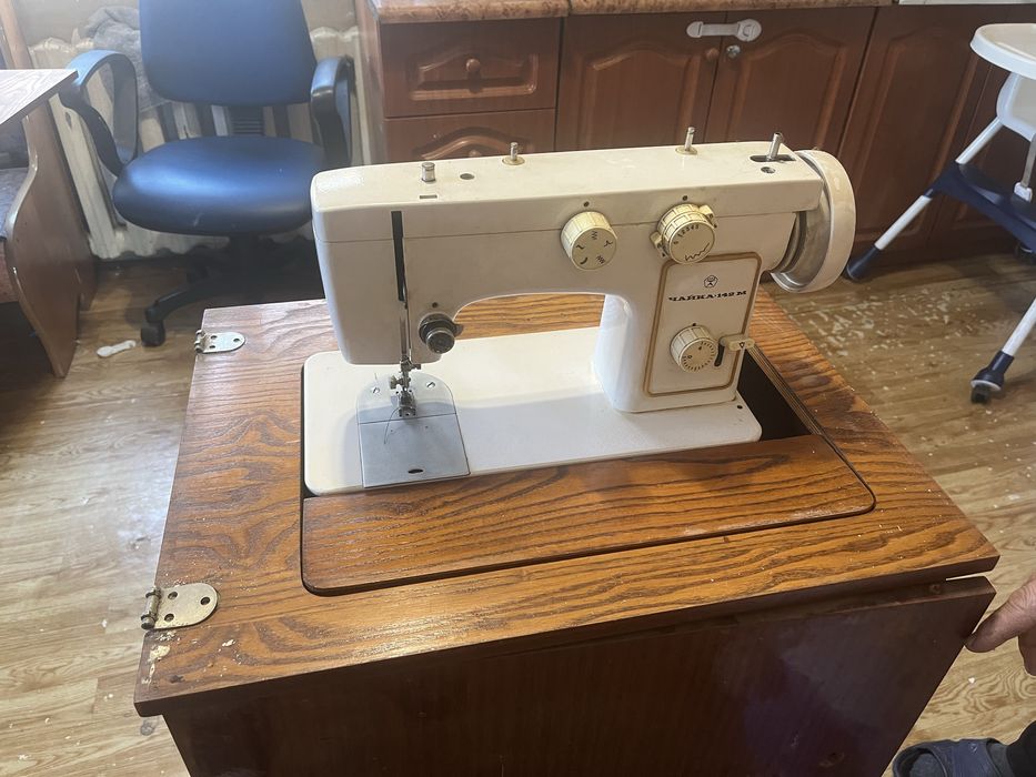 Продам швейную машинку