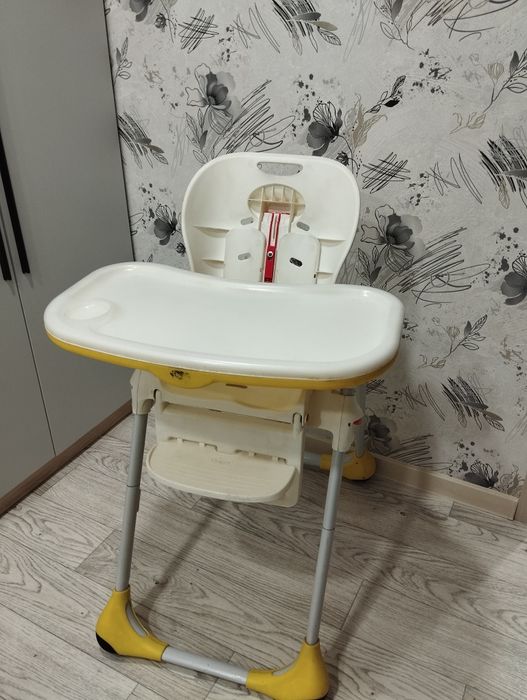 Продам стульчик для кормления.