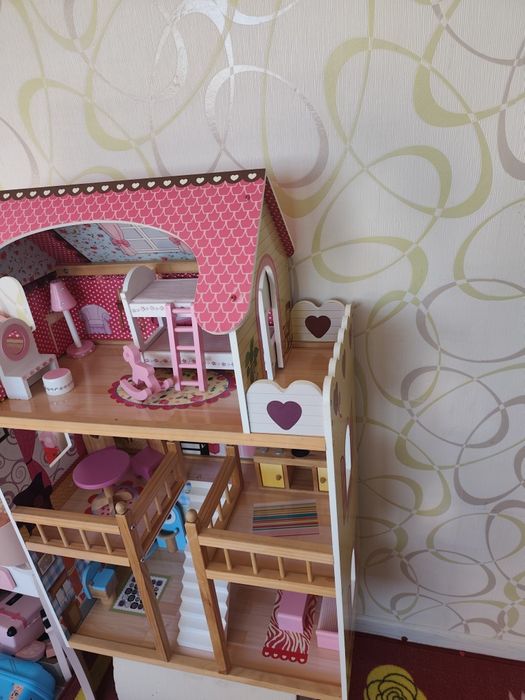 Дървена Къща за кукли