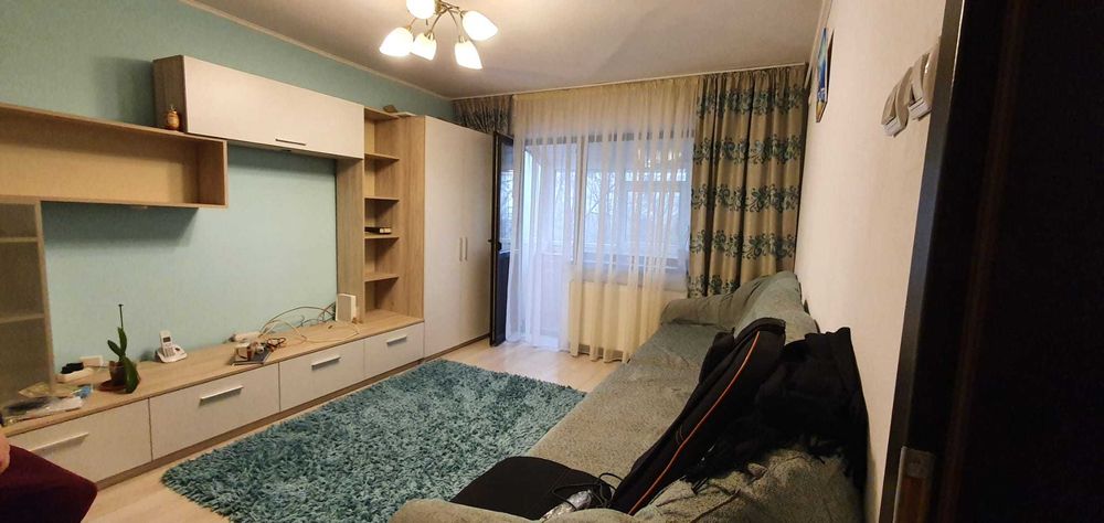 Inchiriez apartament zona nord,Cameliei