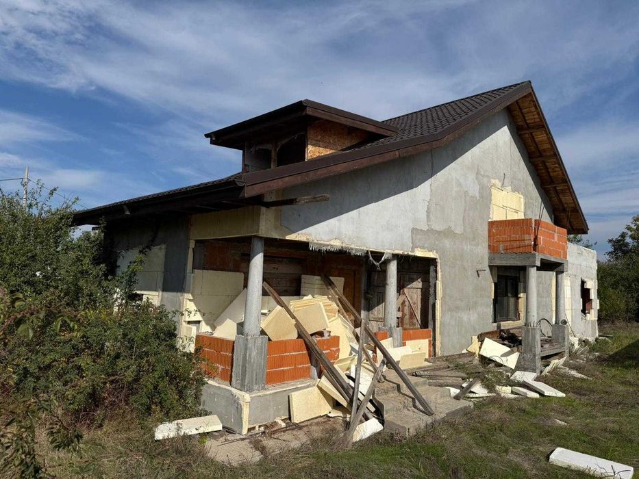 Vand casa cu teren in frumusani
