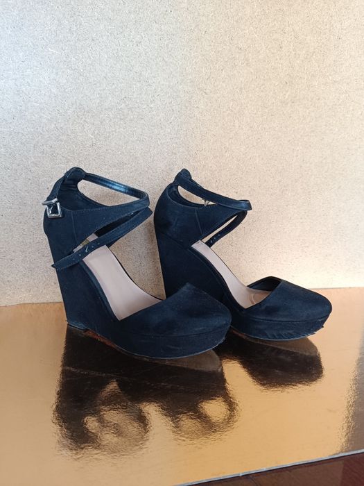 Обувки на висок ток - черни, червени, платформи - размер 37/38