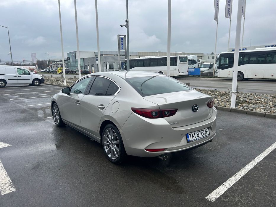 Mazda 3 Vând Mazda 3 BP, sedan 2.0 G150 AT Style Plus, culoare platinum quartz