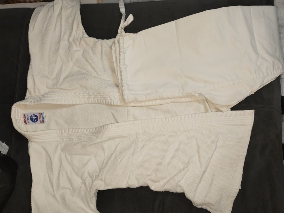 Продам кимоно для дзюдо 5-7 лет