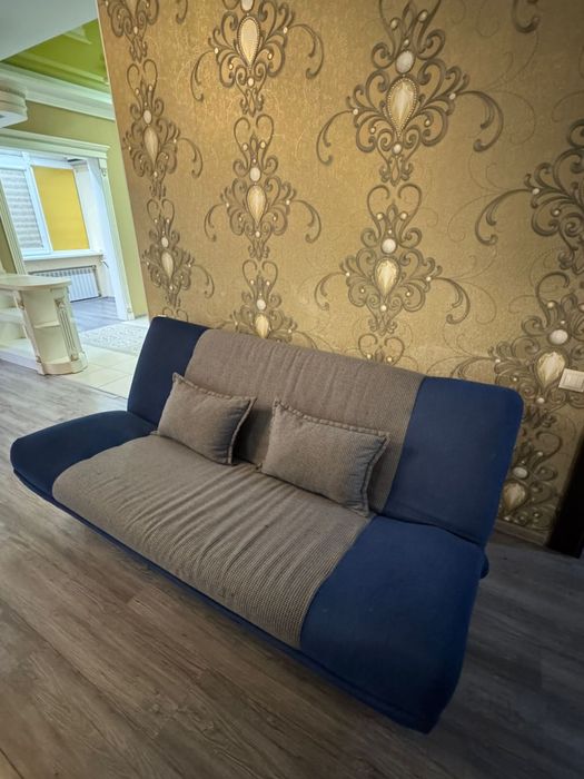 Срочно продаем диван