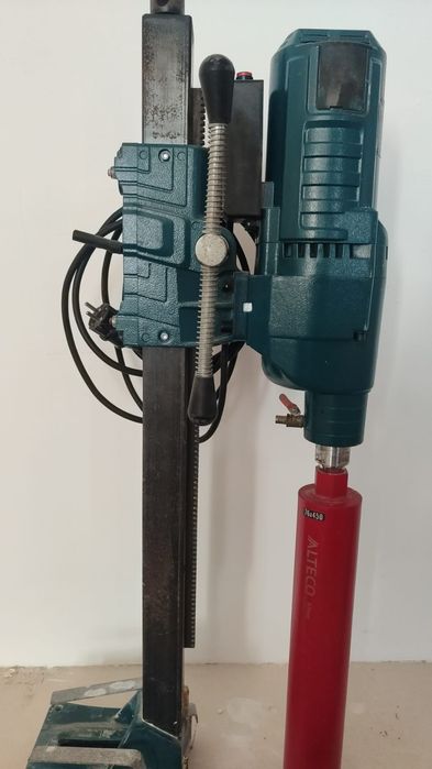 Машина алмазного бурения