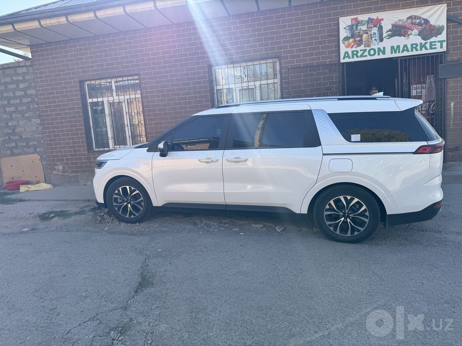 Kia carnival 35000 km 2023.