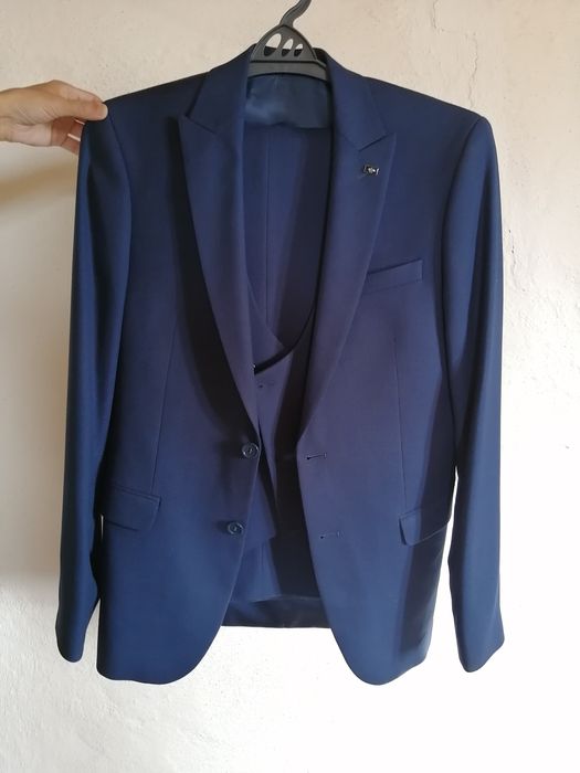 Продам костюм (тройка)