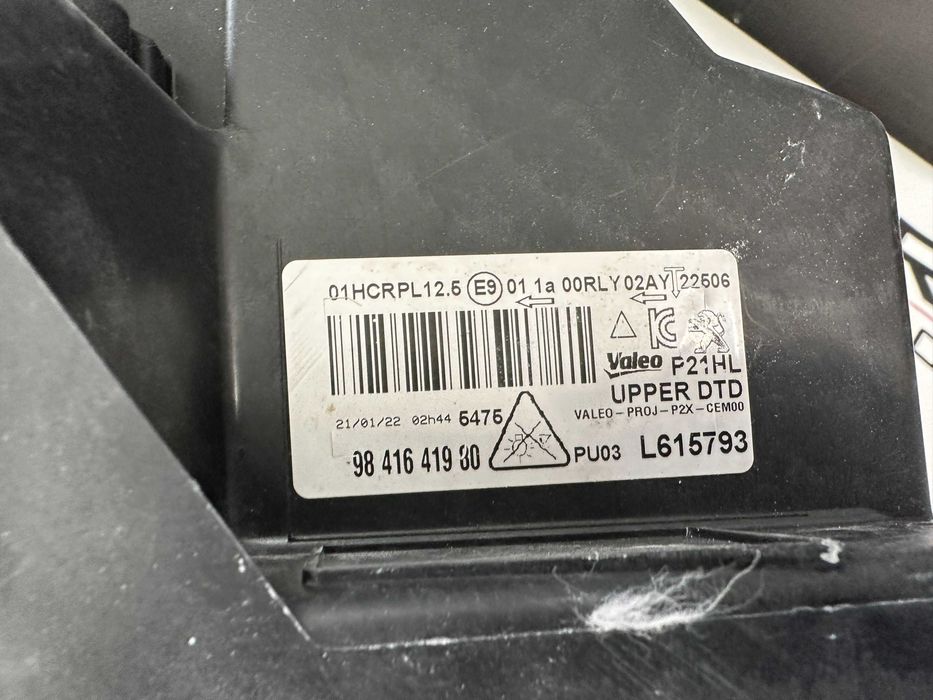 Фар фарове десен Пежо 208 П21 ЛЕД far farove Peugeot 208 P21  Full LED