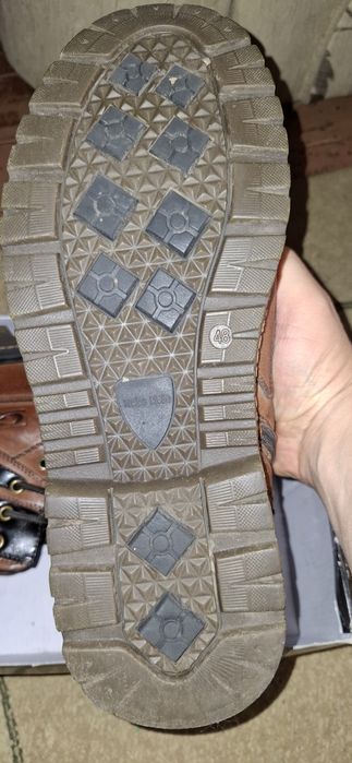 Продам зимние ботинки