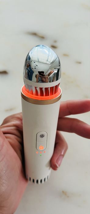 TheraFace Depuffing Wand Therabody – уред за лице против подпухналост и торбички под очите