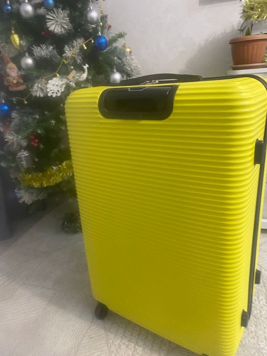 Чемодан L размера большой