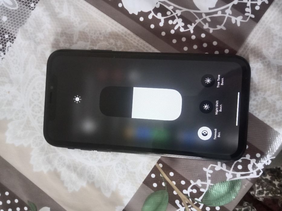 Iphone.  Xr.  64gb