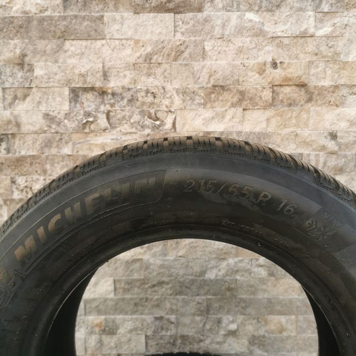 Vând 4 cauciucuri de iarna 215 /65/16
