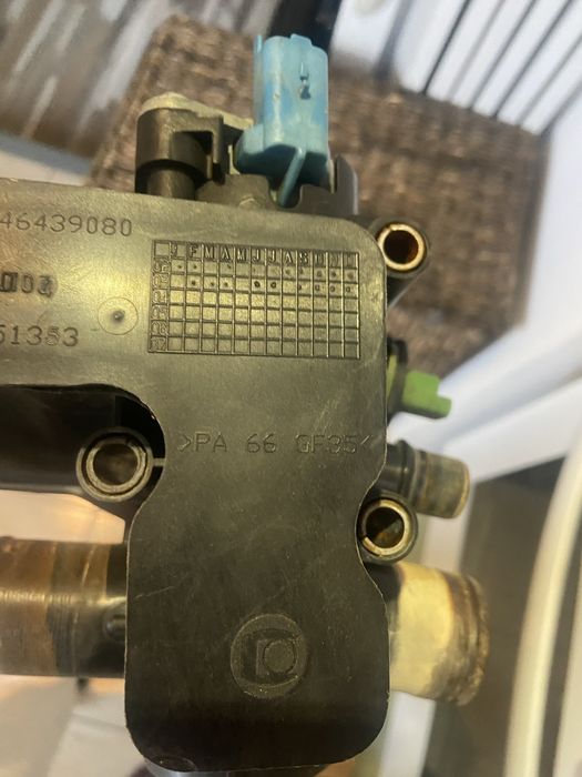 Carcasa termostat peugeot 407/volvo v50/ citroen 9646439080
