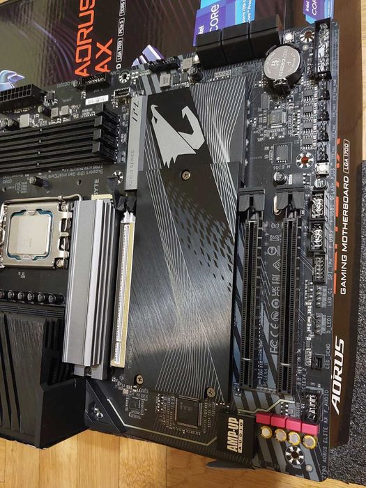 Intel Core i7 13700KF + Gigabyte Z790 Aorus Elite AX Wi-Fi DDR5