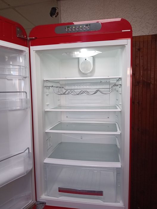 Като нов червен комбиниран хладилник с фризер Smeg  ретро дизайн